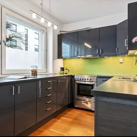Super Cozy In The Heart Of City Apartment